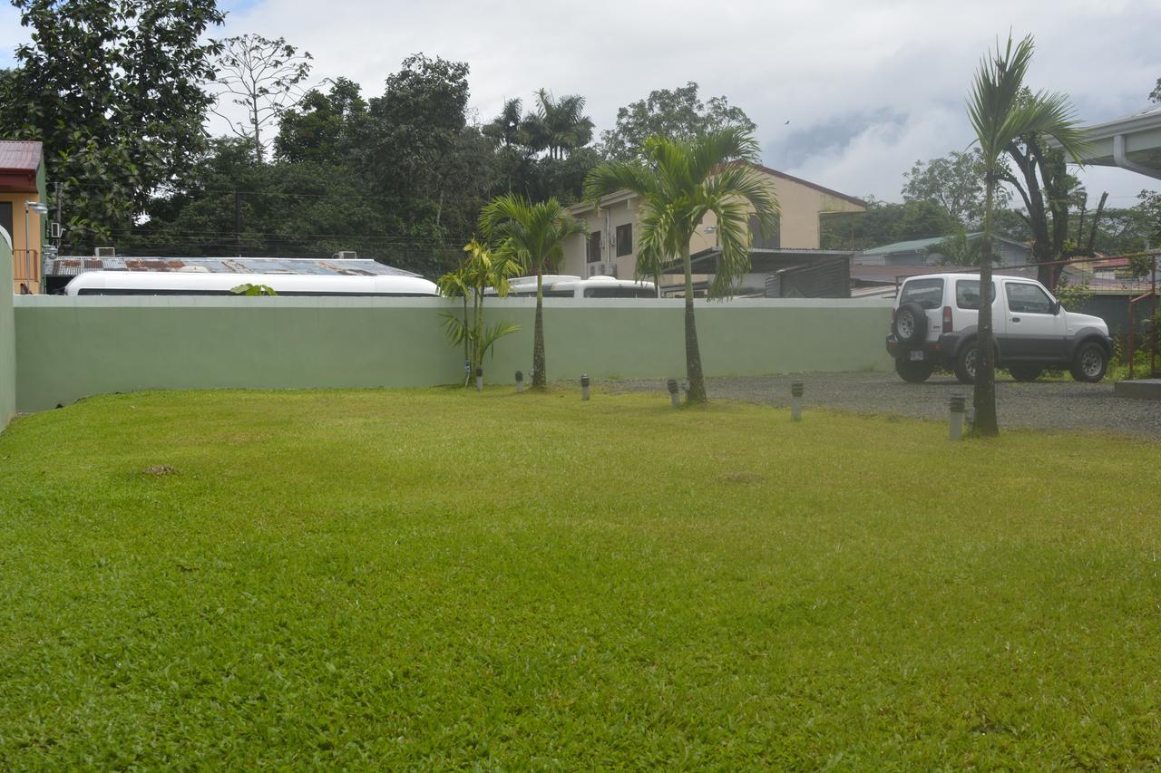 La Fortuna Backpackers Resort Exterior photo